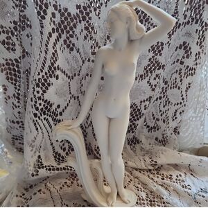 Estate MCM Made In Italy Signed A.Giannelli Marble Composite Figural 'Aphrodite'